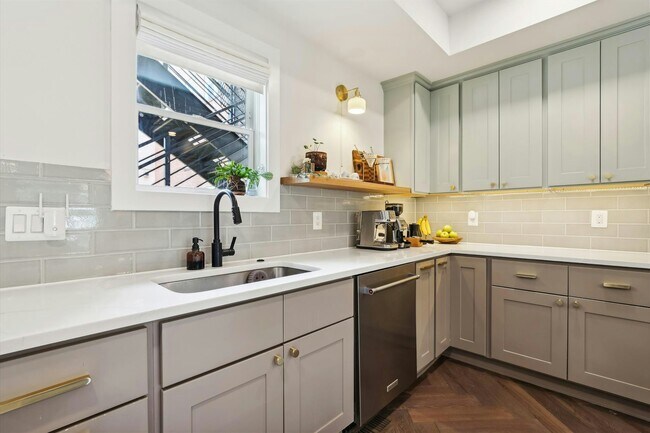 Foto del edificio - 818 Taylor St NW