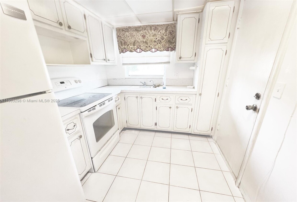 Primary Photo - 1701 NW 46th Ave