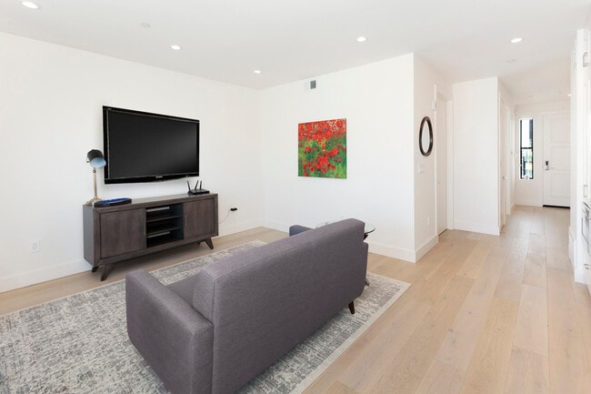 Foto del edificio - 134B Lexington St