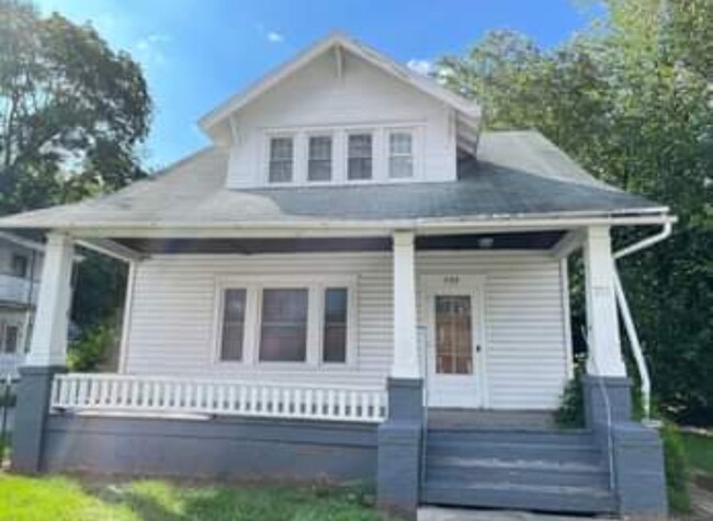 Building Photo - 733 Virginia Ave