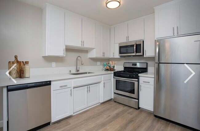 Foto del edificio - 348 W Chevy Chase Dr