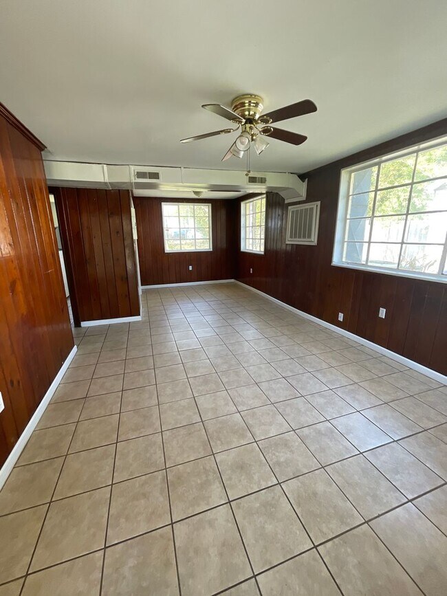 Foto del edificio - 3 bedroom 1 bathroom home for rent!