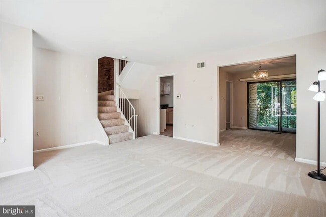 Building Photo - 4902 Sauquoit Ln