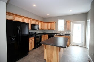 Building Photo - 3167 Sullivan Lp