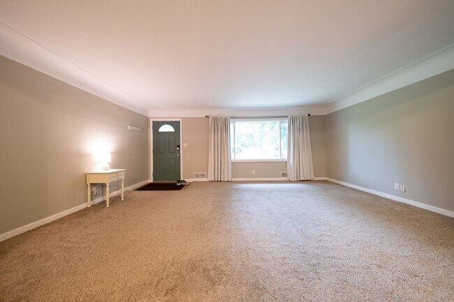 Foto del edificio - 390 66th Ave NE