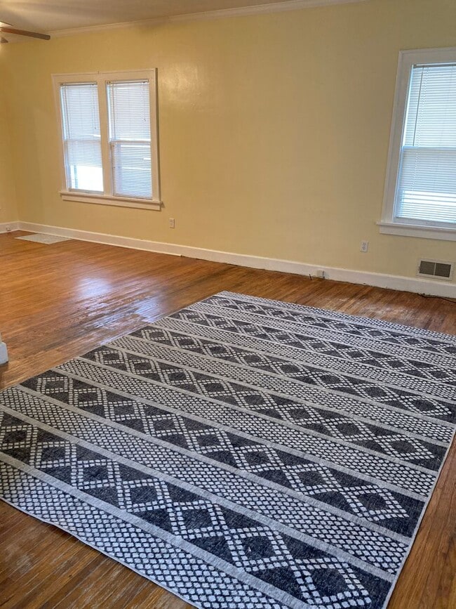 Foto del edificio - Spacious 2 Bedroom House located in West T...