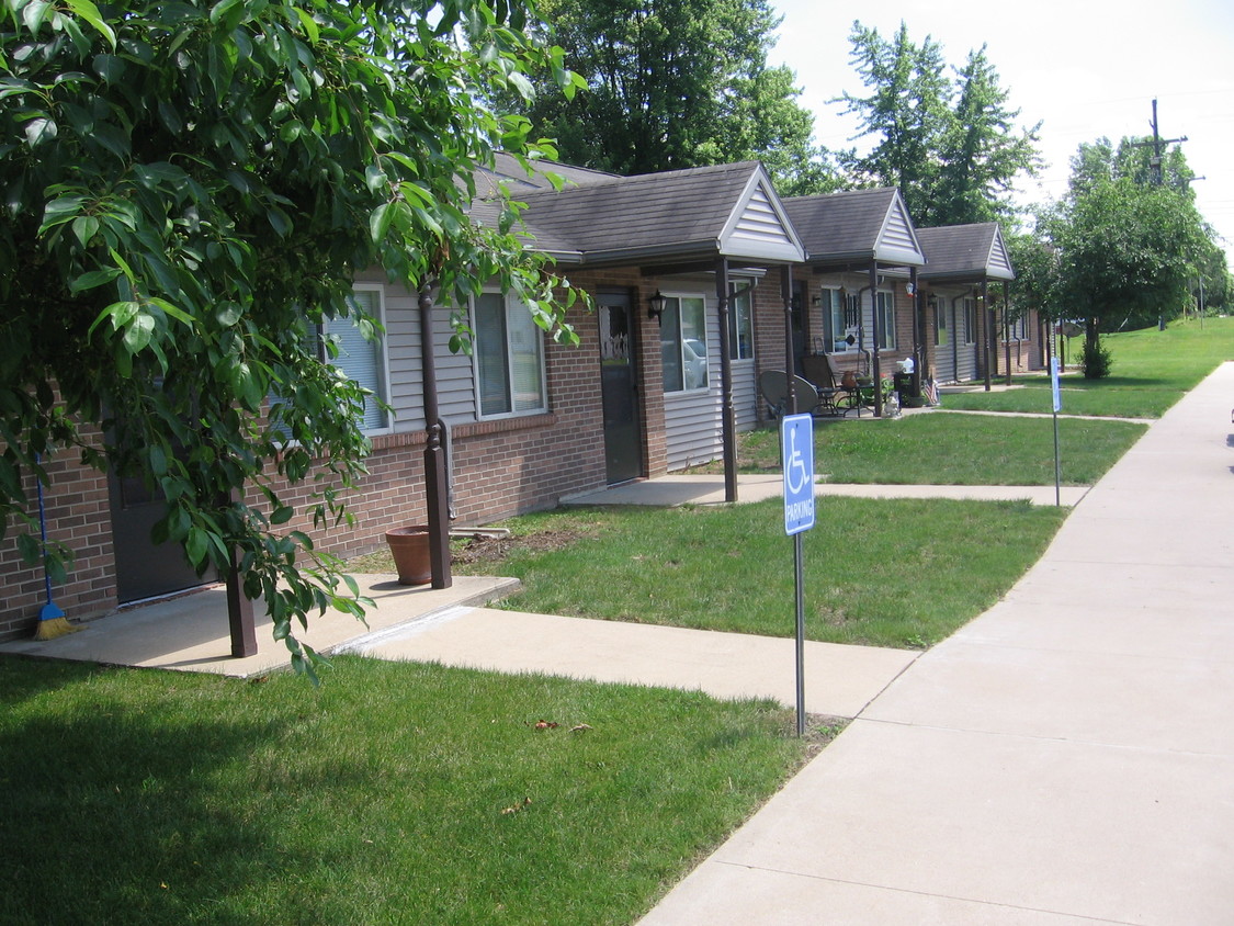 Primary Photo - Fellowship Apartments