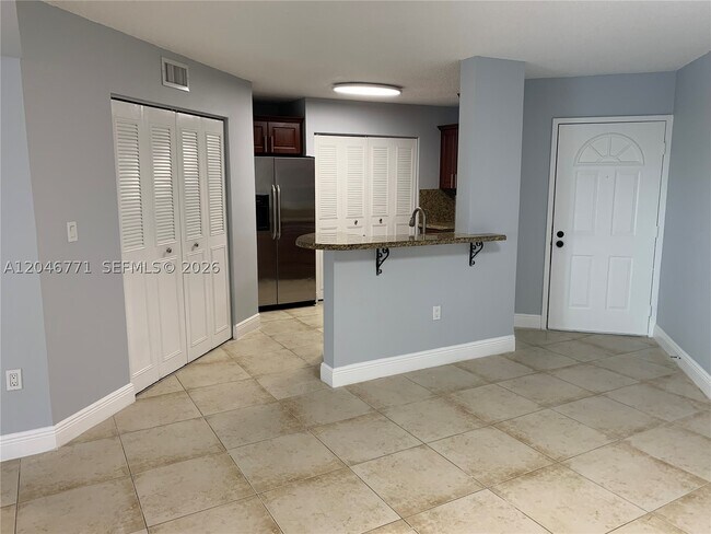 Foto del edificio - 6296 NW 186th St
