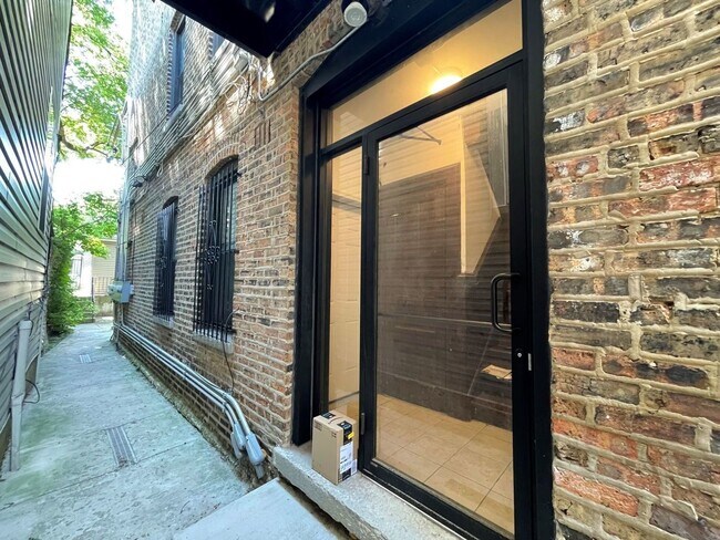 Foto del edificio - 1452 N Greenview Ave