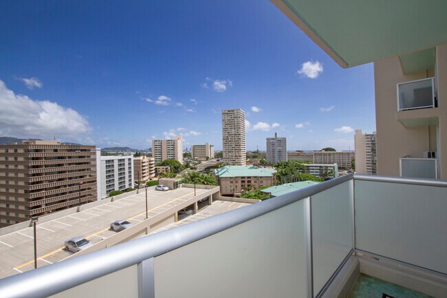 Building Photo - 3009 Ala Makahala Pl