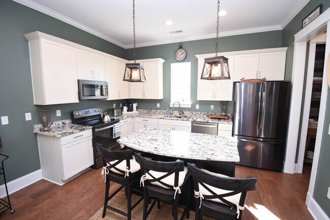 Foto del edificio - 846 Rosa Cir