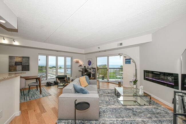 Building Photo - 333 Lake Ave