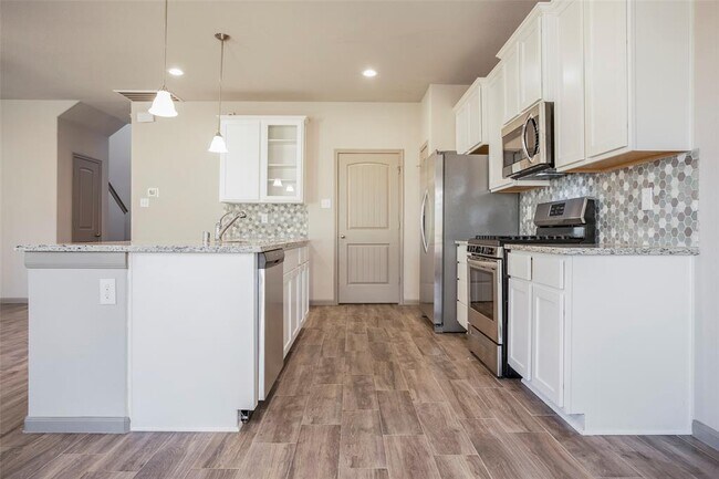 Foto del edificio - 7930 Cypress Dr