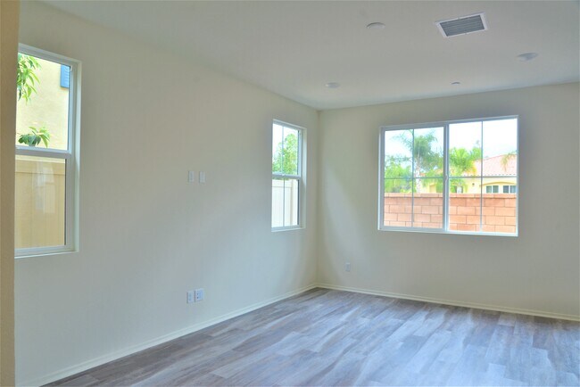 Building Photo - 822 Brookdale Dr