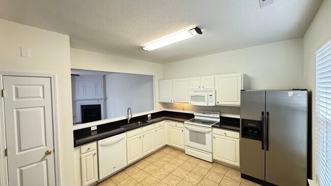 Foto del edificio - 213 Canyon Lake Cir