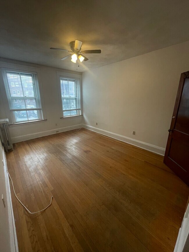 Building Photo - 1687 Beacon St