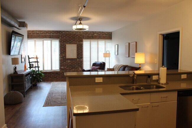 Foto del edificio - 445 N Sessions St NW