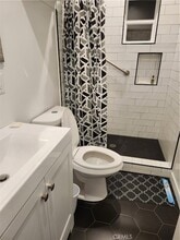 Building Photo - 10710 Helendale Ave