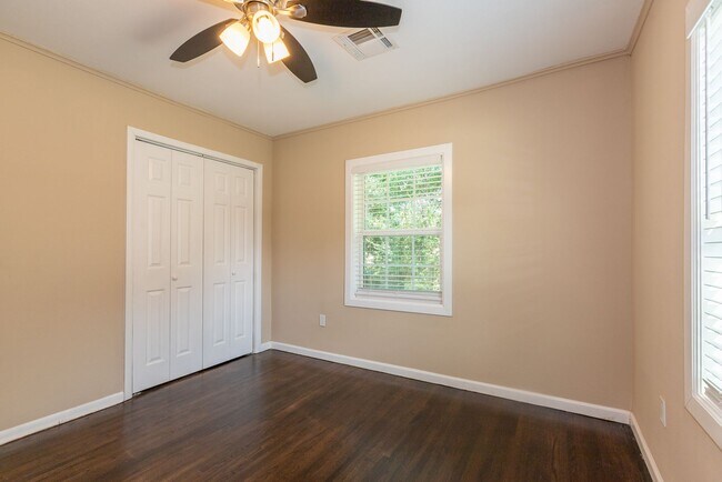 Foto del edificio - 3 Bed 2 Bath Rental Home - 0.92 Acre Lot!