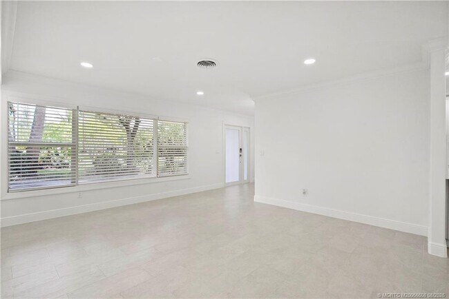 Foto del edificio - 1230 NW Fork Rd