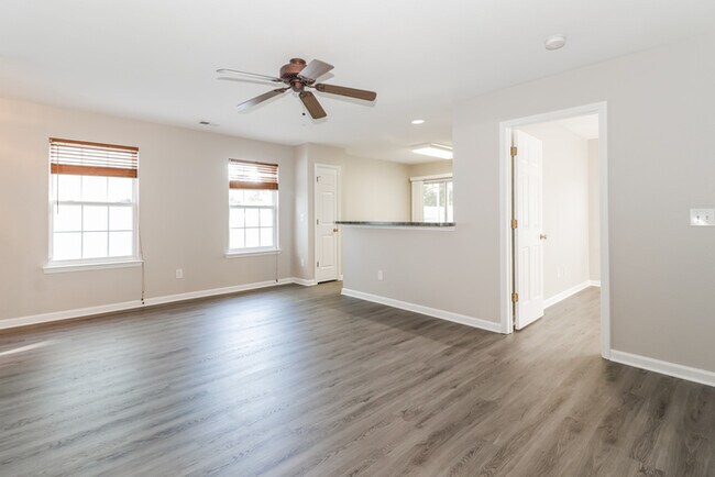 Foto del edificio - 3029 Hollybrooke Dr