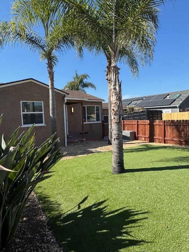 Foto principal - Completely Remodeled House w/ Fenced in Ya...