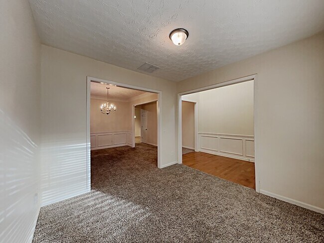 Foto del edificio - 2400 Village Green Dr