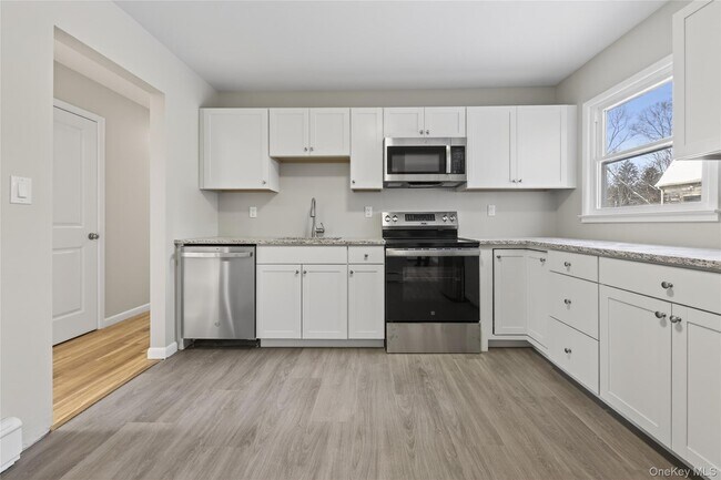 Foto del edificio - 676-678-678 Oak Summit Rd