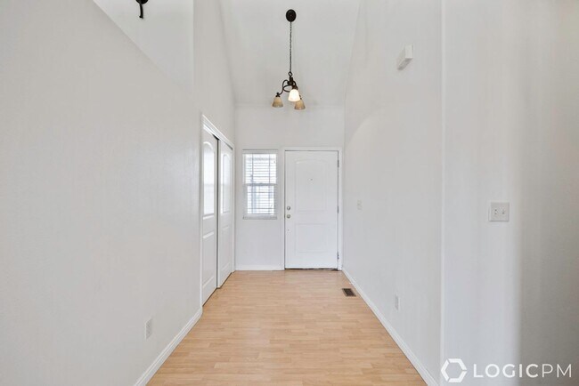 Foto del edificio - Beautiful Home in Amazing Location!