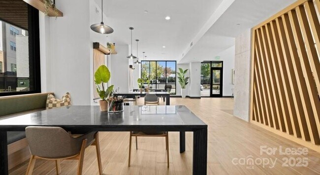 Foto del edificio - 4312 Yancey Rd