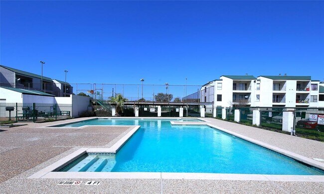 Building Photo - 2832 S Bartell Dr