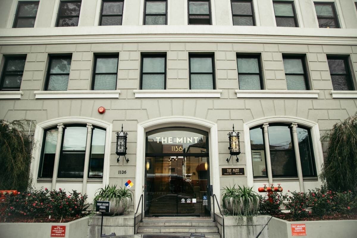 Primary Photo - 1136 W 6th St