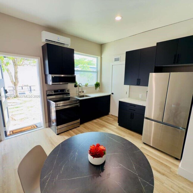 Foto del edificio - 220 NW 126th St