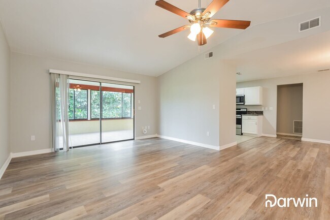 Building Photo - 605 Hanover Dr
