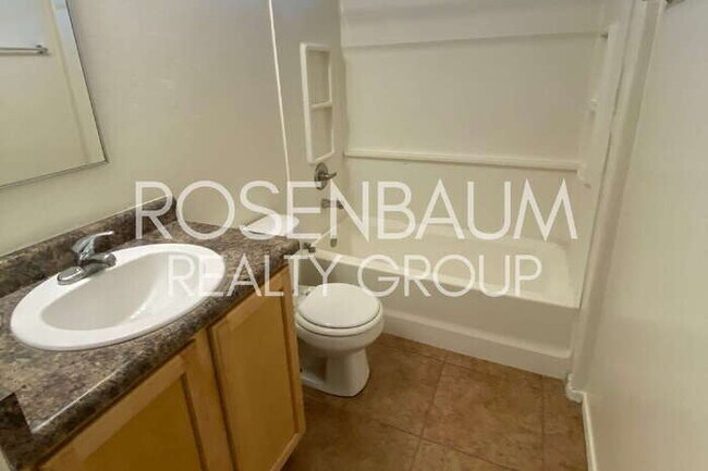 Building Photo - Stunning 2-bedrooms, 1-bath home in Tucson!