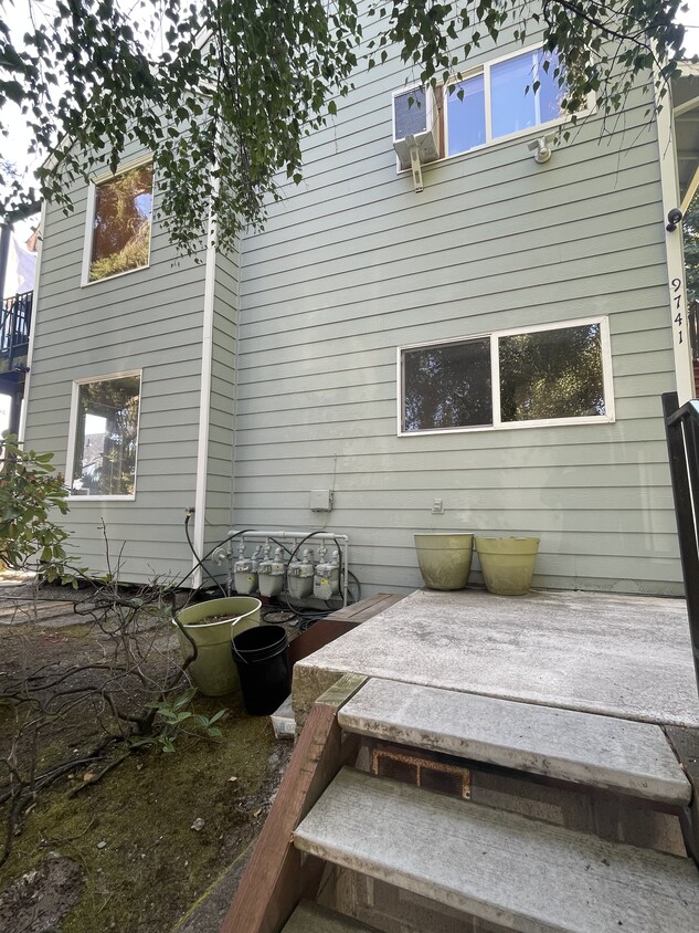 Primary Photo - 9741 Woodlawn Ave N
