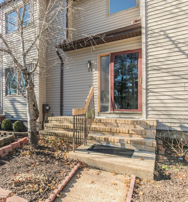 Building Photo - 11 Belaire Ct