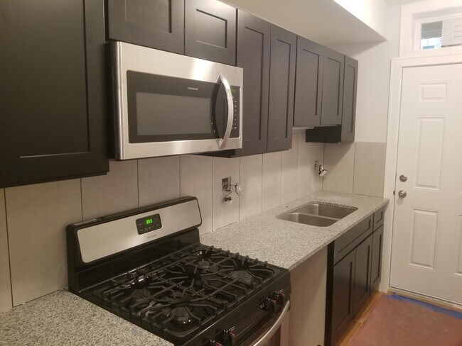 Foto del edificio - 2402 W Bryn Mawr Ave