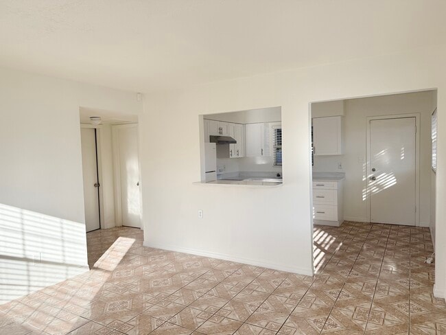 Building Photo - 403 S Orion Ave