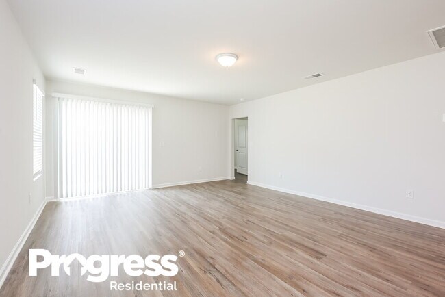 Building Photo - 476 Thomas Aly