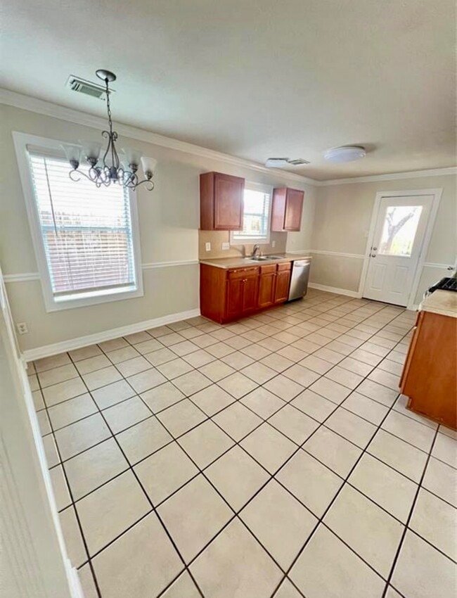 Building Photo - 1614 York Creek Dr