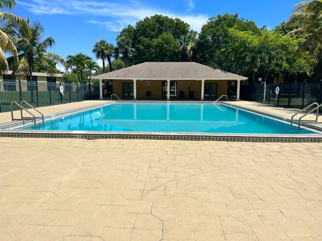 1011 Meadows Cir, Boynton Beach, FL 33436 Condo for Rent in Boynton