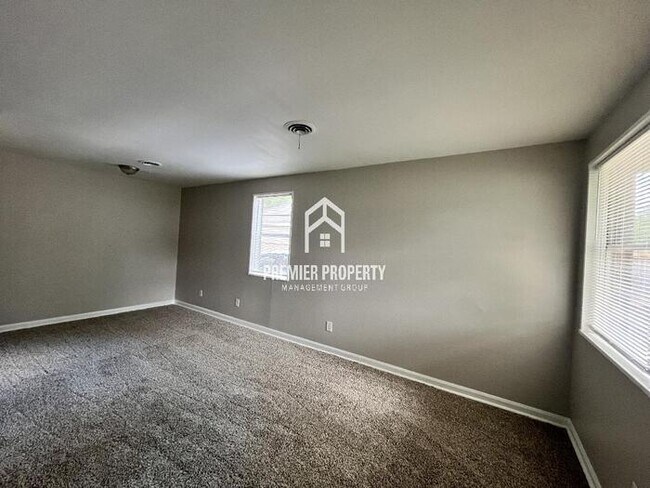 Building Photo - 4572 Violet Ave