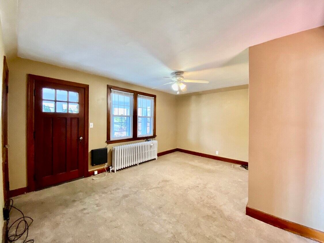 10 Hall St Unit 2ndfloorHall, Ansonia, CT 06401 10 Hall St Ansonia