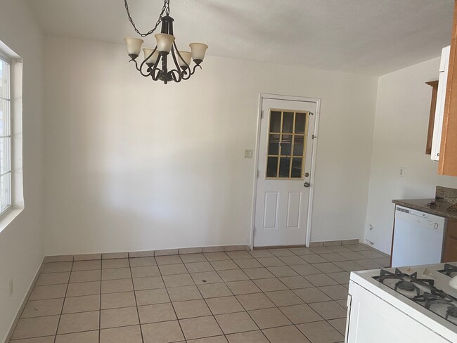 Dining Area - 84184 Lingayan Ave