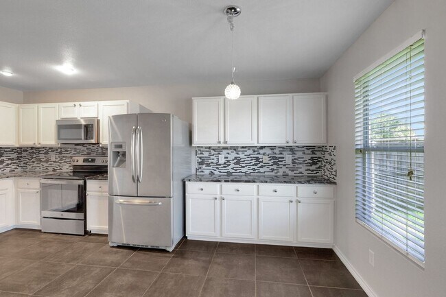 Foto del edificio - Charming 3BR House for Lease in Little Elm