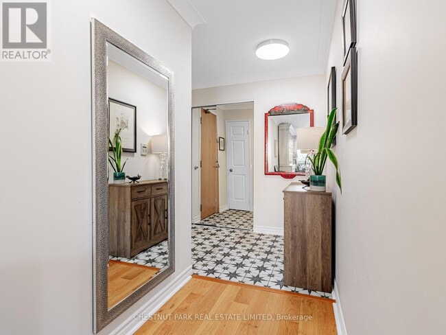 Building Photo - 253 Merton St