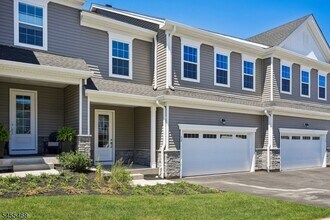 Building Photo - 52 Eastwood Ter