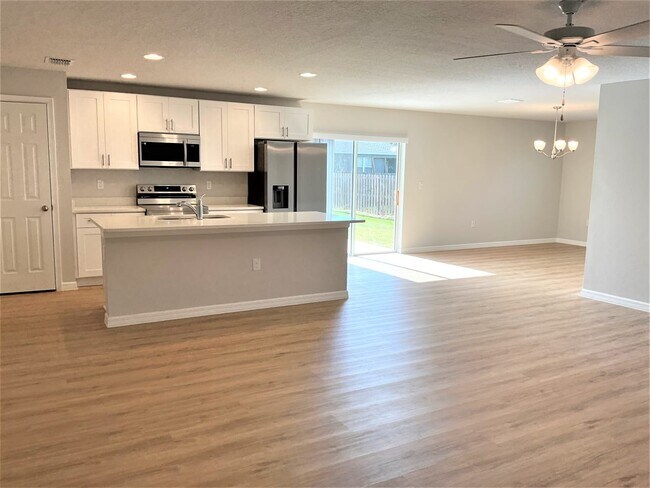 Building Photo - 542 Fort Pierce St SW