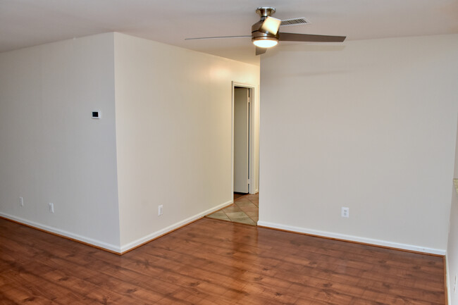 Living Room - 5815 Cove Landing Rd